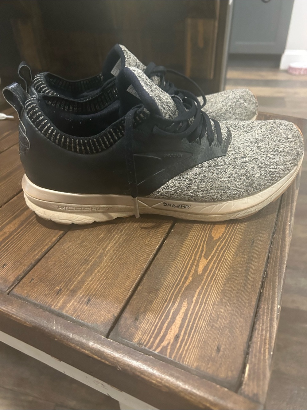 Brooks Men's Gray & Black Knit Running Sneakers
